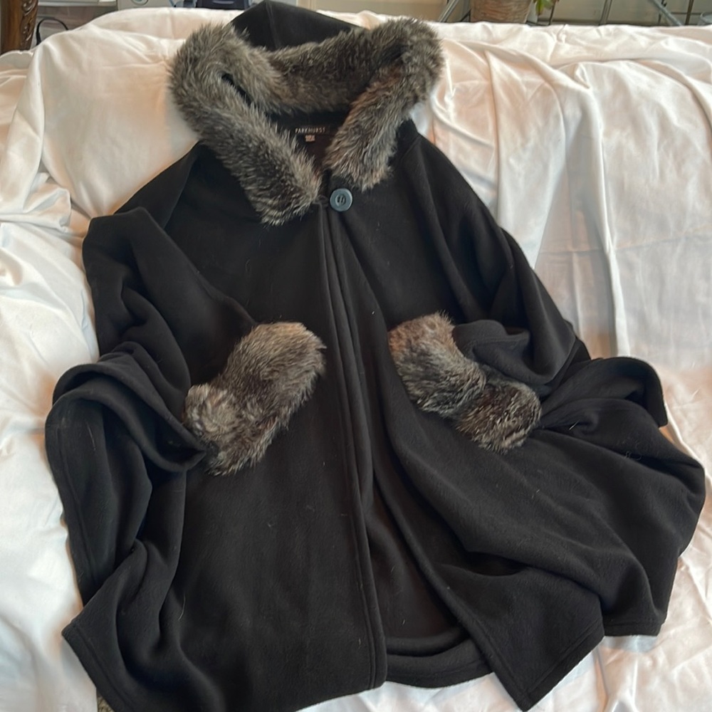 Parkhurst Faux Fur Trimmed Fleece Cape. One Size Black with gray trim.
